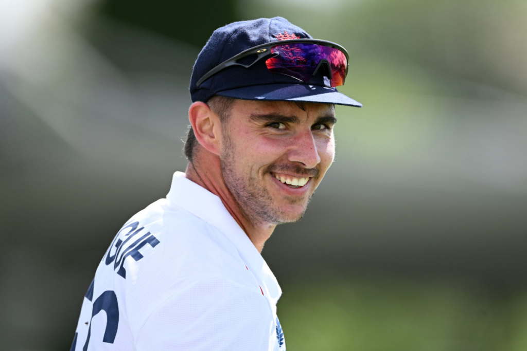 England roll the dice on Tongue for Adelaide Test