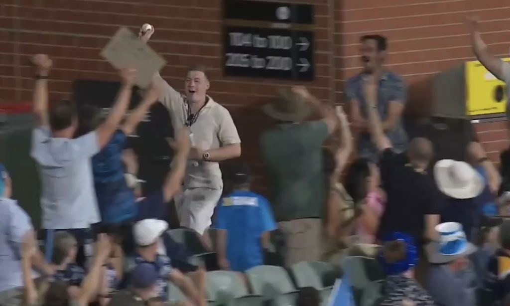 Watch: One hand, two beers, zero spills