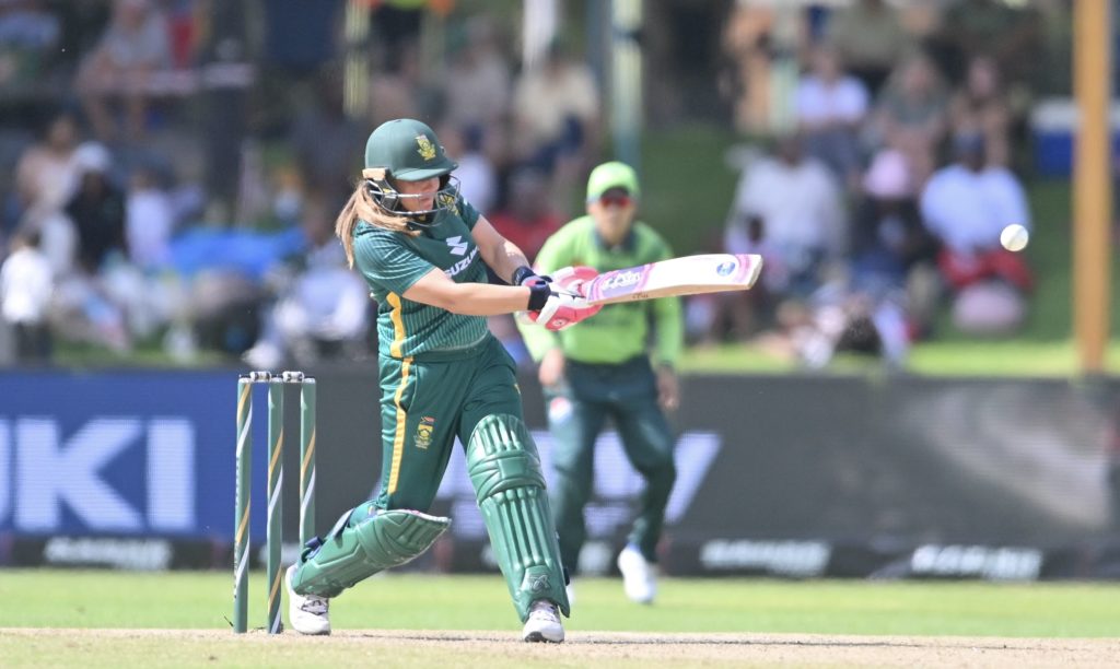 All-round Luus gives Proteas Women series lead